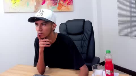 Snapshot of dikey_18 chatting on February 28, 9:55 pm dikey_18 online show from February 28, 9:55 pm