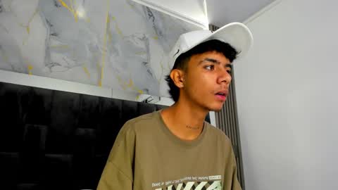 Snapshot of dikey_18 chatting on March 6, 8:48 pm dikey_18 online show from March 6, 8:48 pm