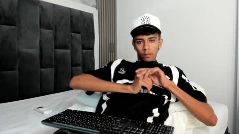 Snapshot of dikey_18 chatting on March 8, 12:11 am dikey_18 online show from March 8, 12:11 am