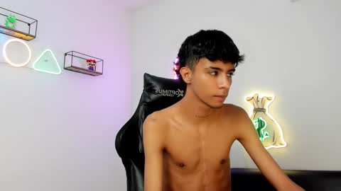 Snapshot of dikey_18 chatting on March 11, 8:52 am dikey_18 online show from March 11, 8:52 am