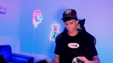 Snapshot of dikey_18 chatting on September 27, 8:58 pm dikey_18 online show from September 27, 8:58 pm