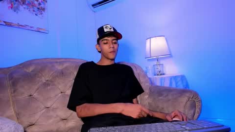 Snapshot of dikey_18 chatting on September 29, 10:14 pm dikey_18 online show from September 29, 10:14 pm