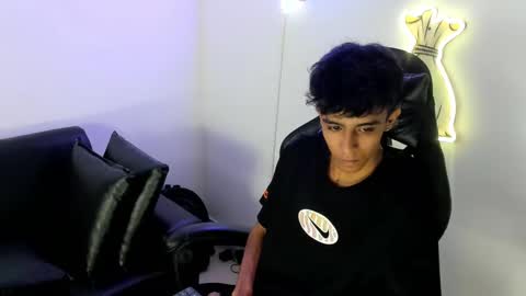 Snapshot of dikey_18 chatting on October 2, 11:34 pm dikey_18 online show from October 2, 11:34 pm