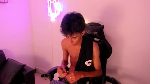 Snapshot of dikey_18 chatting on October 3, 12:35 pm dikey_18 online show from October 3, 12:35 pm