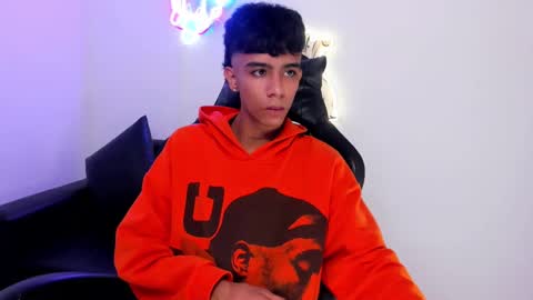 Snapshot of dikey_18 chatting on November 5, 9:26 pm dikey_18 online show from November 5, 9:26 pm