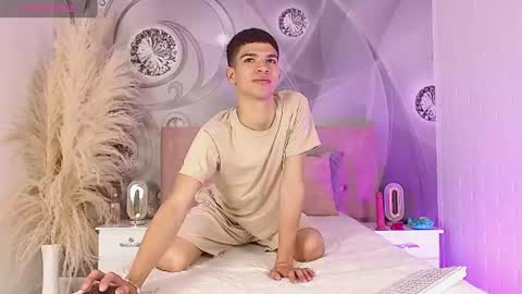 Snapshot of dilan_femboy_ chatting on August 4, 2:30 pm dilan_femboy_ online show from August 4, 2:30 pm