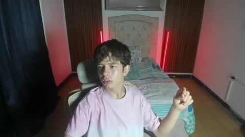 Snapshot of dilan_orduz chatting on October 22, 1:22 pm Dilan Orduz online show from October 22, 1:22 pm