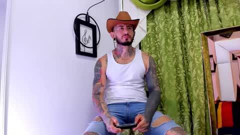 dilan_scootk_ online show from November 17, 11:27 am