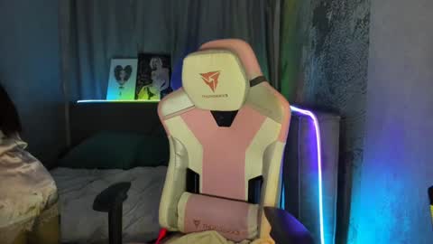 DilaraBradbury online show from December 5, 6:10 am