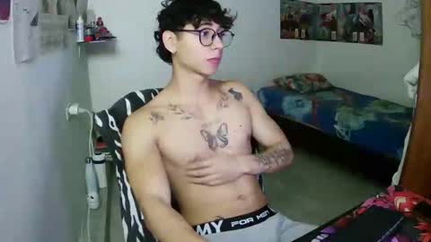 dillom420 online show from December 23, 5:49 am