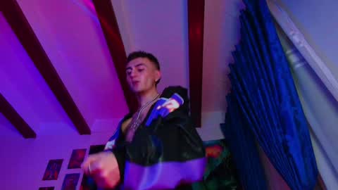 Julian Independent Model online show from December 5, 1:36 am