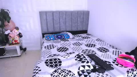 DINA online show from February 25, 5:15 pm