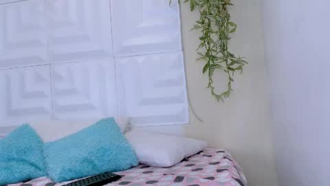 Snapshot of dina_mcry chatting on April 27, 3:54 pm DINA online show from April 27, 3:54 pm
