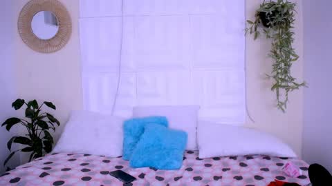 Snapshot of dina_mcry chatting on April 29, 2:43 pm DINA online show from April 29, 2:43 pm