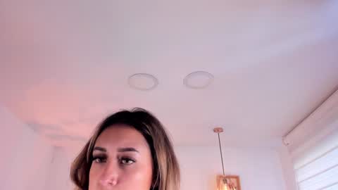 Snapshot of dina_ride chatting on December 11, 6:31 pm online show from December 11, 6:31 pm