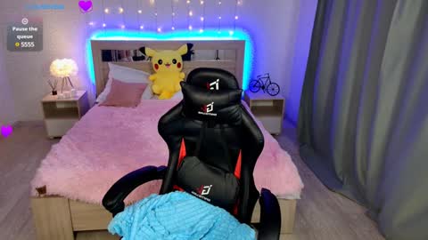 Dina online show from February 1, 9:00 am