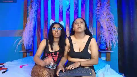 Snapshot of dinokoandkimcyci chatting on February 26, 2:27 pm dinokoandkimcyci online show from February 26, 2:27 pm