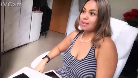 diosadeluniverso_ online show from November 8, 8:40 pm