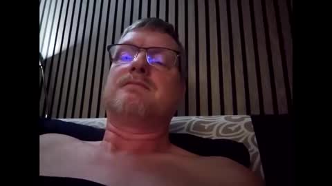 dirkkie1975 online show from April 12, 8:03 pm