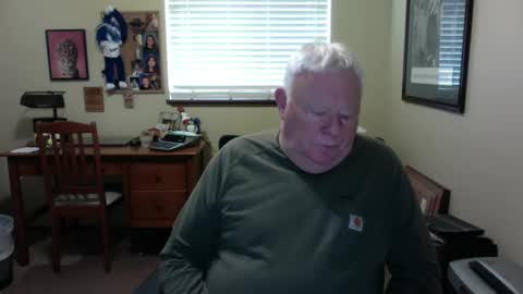 dirtrider195080438 online show from April 10, 8:13 pm