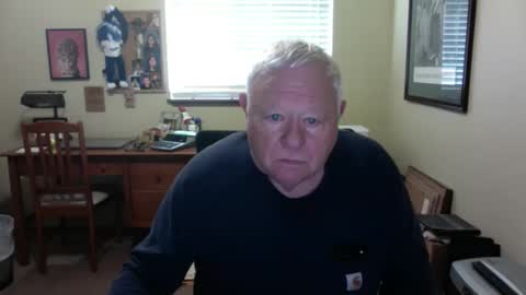 dirtrider195080438 online show from April 13, 6:13 pm