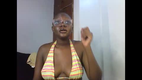 ELLE online show from January 7, 4:15 am