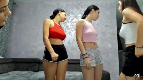 Snapshot of dirtygirls99 chatting on October 18, 12:57 am Gyna Josie online show from October 18, 12:57 am