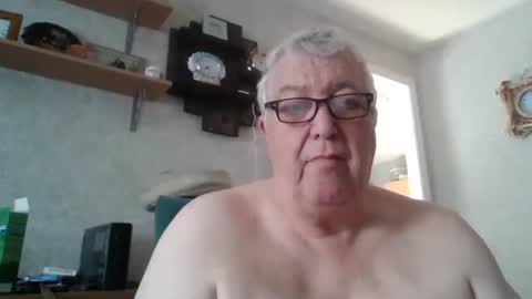 Snapshot of dirtyoldscot1960 chatting on June 20, 12:19 pm Fergus online show from June 20, 12:19 pm