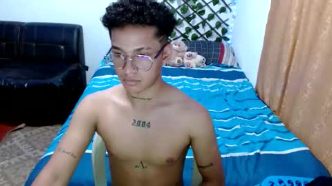 Snapshot of dirtyslimlatin chatting on April 23, 10:23 pm dirtyslimlatin online show from April 23, 10:23 pm