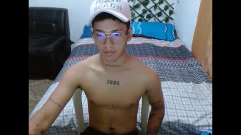 Snapshot of dirtyslimlatin chatting on May 5, 5:21 pm dirtyslimlatin online show from May 5, 5:21 pm