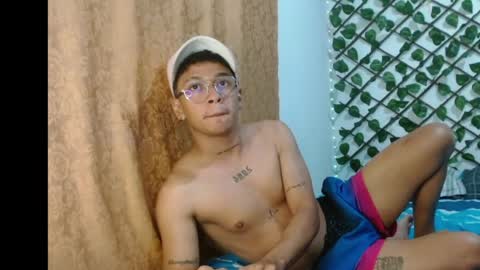 Snapshot of dirtyslimlatin chatting on May 20, 8:04 pm dirtyslimlatin online show from May 20, 8:04 pm
