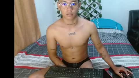 Snapshot of dirtyslimlatin chatting on May 22, 9:20 pm dirtyslimlatin online show from May 22, 9:20 pm