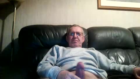 Snapshot of discovery63 chatting on December 2, 5:37 pm discovery63 online show from December 2, 5:37 pm