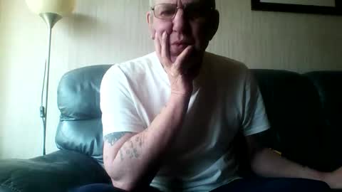 Snapshot of discovery63 chatting on March 27, 12:05 pm discovery63 online show from March 27, 12:05 pm
