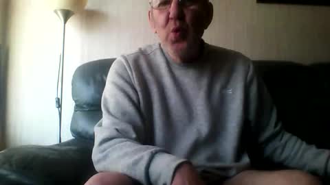 Snapshot of discovery63 chatting on April 6, 1:01 pm discovery63 online show from April 6, 1:01 pm
