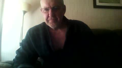 Snapshot of discovery63 chatting on May 10, 8:08 am discovery63 online show from May 10, 8:08 am