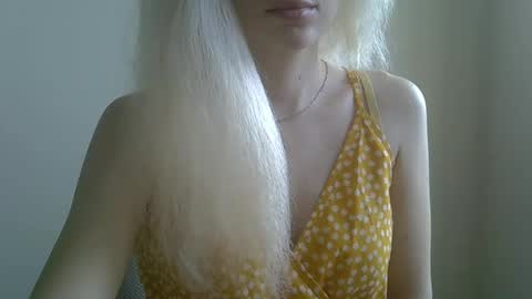 Snapshot of ditamilton chatting on October 3, 9:50 am DitaMilton online show from October 3, 9:50 am