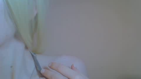 DitaMilton online show from April 9, 8:47 pm