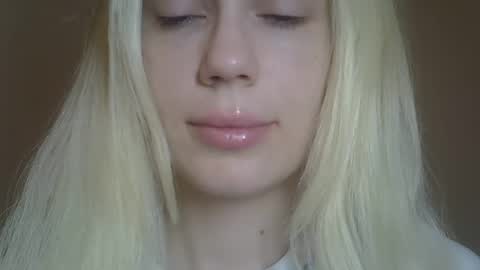 DitaMilton online show from April 22, 8:43 pm