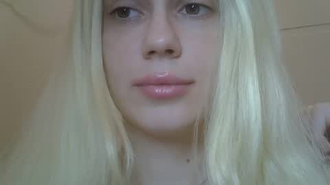 DitaMilton online show from April 25, 7:00 pm