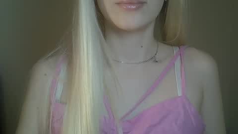 Snapshot of ditamilton chatting on May 14, 8:04 pm DitaMilton online show from May 14, 8:04 pm