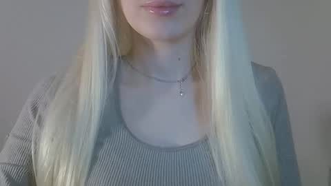 Snapshot of ditamilton chatting on June 3, 8:47 pm DitaMilton online show from June 3, 8:47 pm