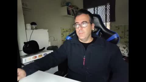 Snapshot of ditos_c chatting on January 8, 8:49 am ditos_c online show from January 8, 8:49 am