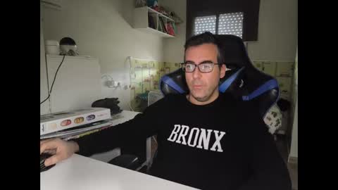 Snapshot of ditos_c chatting on January 9, 8:55 am ditos_c online show from January 9, 8:55 am