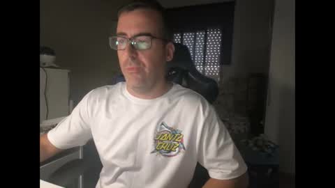 Snapshot of ditos_c chatting on October 16, 8:15 am ditos_c online show from October 16, 8:15 am