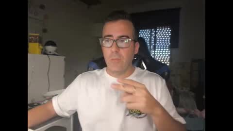 Snapshot of ditos_c chatting on October 18, 10:05 am ditos_c online show from October 18, 10:05 am