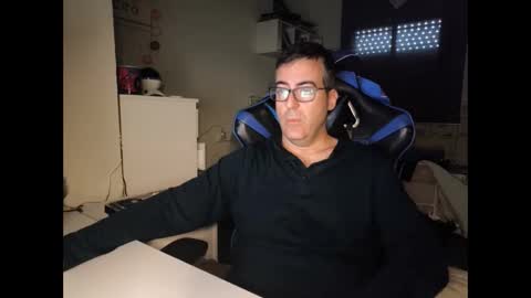 Snapshot of ditos_c chatting on January 14, 8:42 am ditos_c online show from January 14, 8:42 am