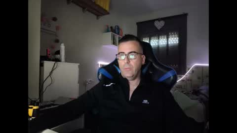 Snapshot of ditos_c chatting on February 18, 8:32 am ditos_c online show from February 18, 8:32 am