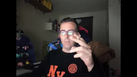 Snapshot of ditos_c chatting on March 4, 8:31 am ditos_c online show from March 4, 8:31 am