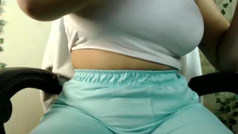 Snapshot of divadirty chatting on December 7, 4:25 pm Mari online show from December 7, 4:25 pm